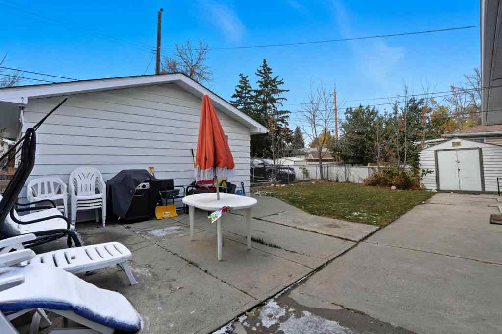 MLS® A2264249 - 2615 37 Street SW in Glendale Calgary, Residential