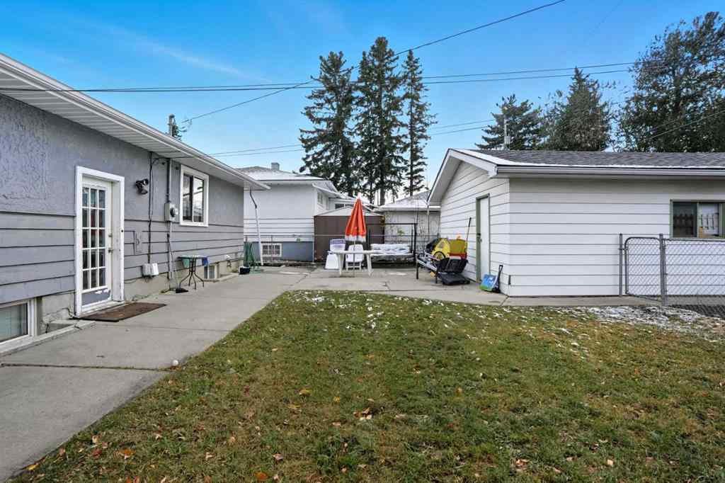 MLS® A2264249 - 2615 37 Street SW in Glendale Calgary, Residential