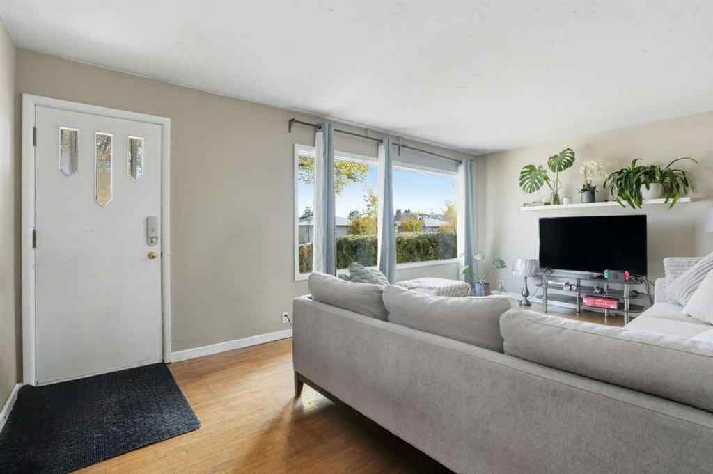 MLS® A2264249 - 2615 37 Street SW in Glendale Calgary, Residential