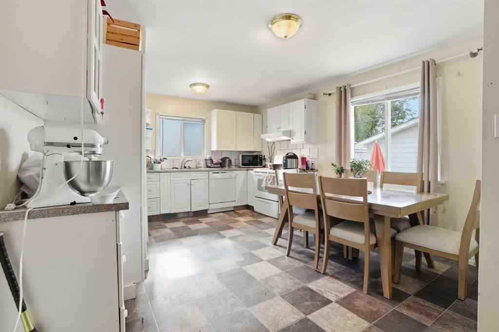 MLS® A2264249 - 2615 37 Street SW in Glendale Calgary, Residential