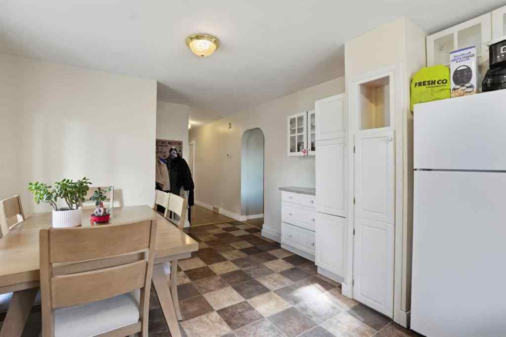 MLS® A2264249 - 2615 37 Street SW in Glendale Calgary, Residential