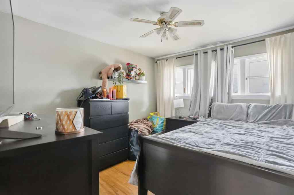 MLS® A2264249 - 2615 37 Street SW in Glendale Calgary, Residential