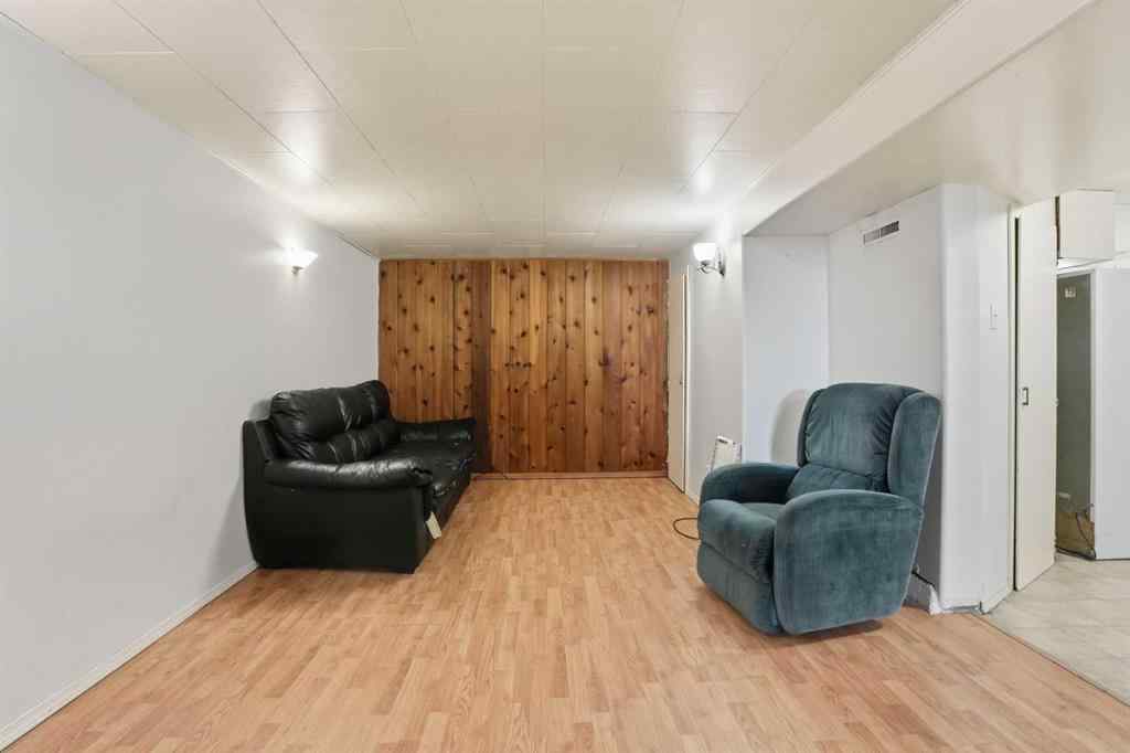 MLS® A2264249 - 2615 37 Street SW in Glendale Calgary, Residential