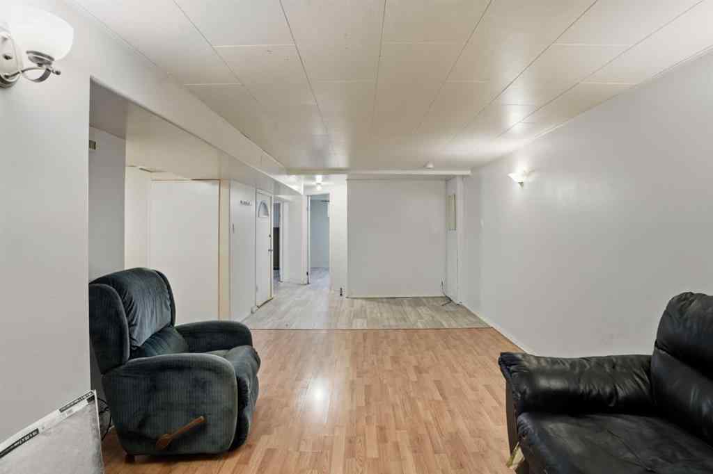 MLS® A2264249 - 2615 37 Street SW in Glendale Calgary, Residential