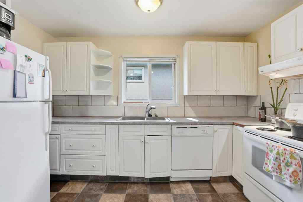 MLS® A2264249 - 2615 37 Street SW in Glendale Calgary, Residential