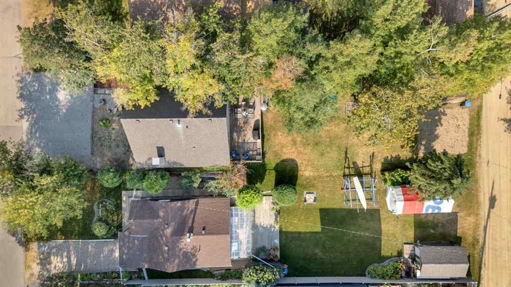 MLS® A2264251 - 5023 36 Street  in Cottage Area Sylvan Lake, Residential