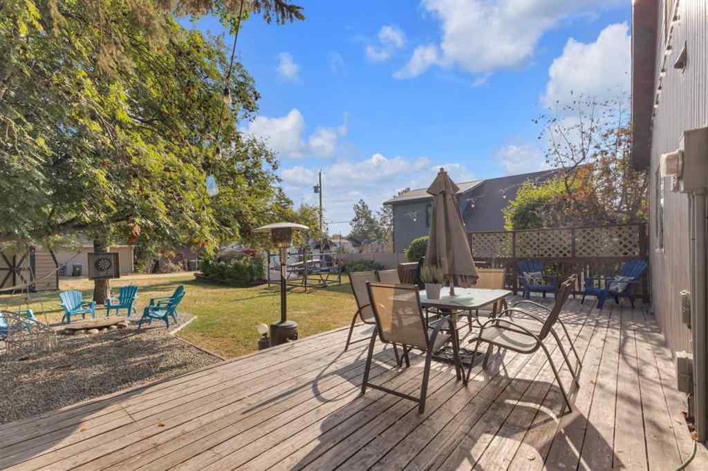 MLS® A2264251 - 5023 36 Street  in Cottage Area Sylvan Lake, Residential