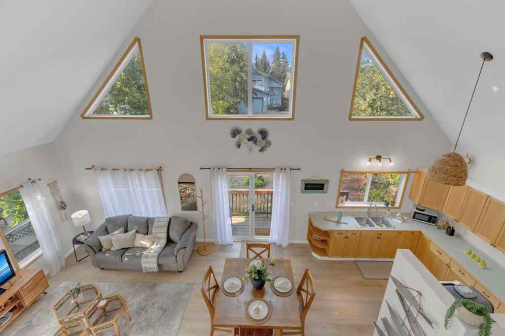 MLS® A2264251 - 5023 36 Street  in Cottage Area Sylvan Lake, Residential