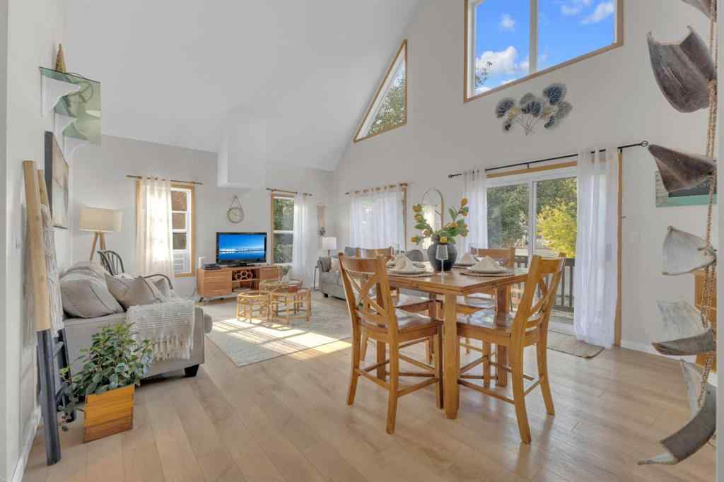 MLS® A2264251 - 5023 36 Street  in Cottage Area Sylvan Lake, Residential