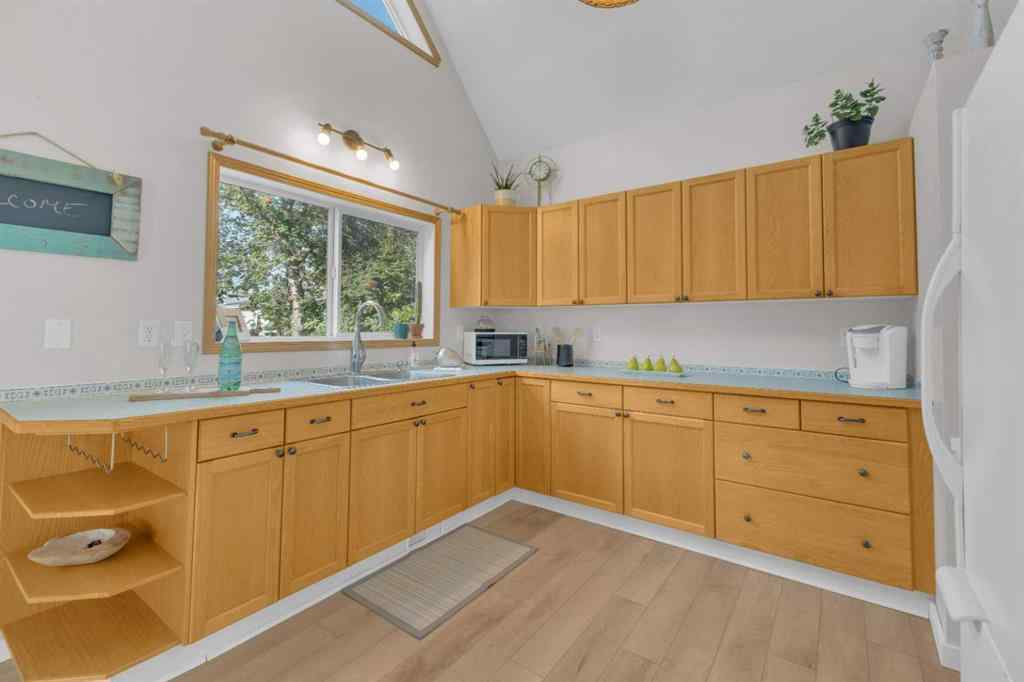 MLS® A2264251 - 5023 36 Street  in Cottage Area Sylvan Lake, Residential