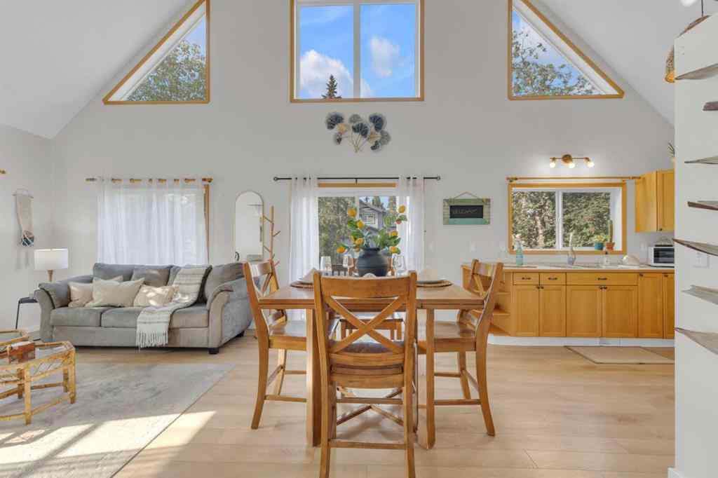 MLS® A2264251 - 5023 36 Street  in Cottage Area Sylvan Lake, Residential