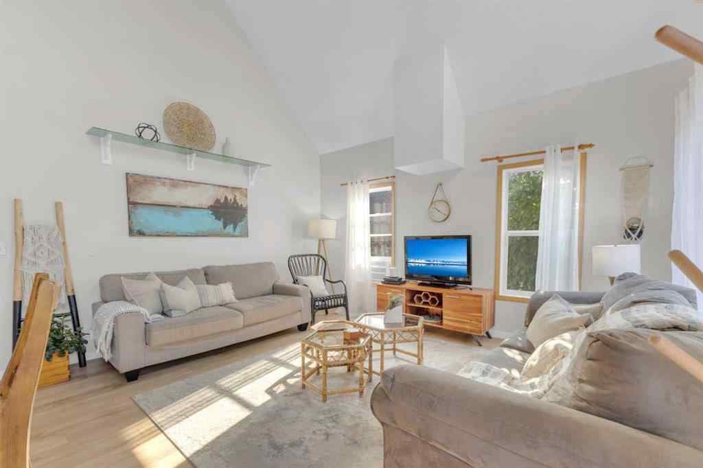 MLS® A2264251 - 5023 36 Street  in Cottage Area Sylvan Lake, Residential