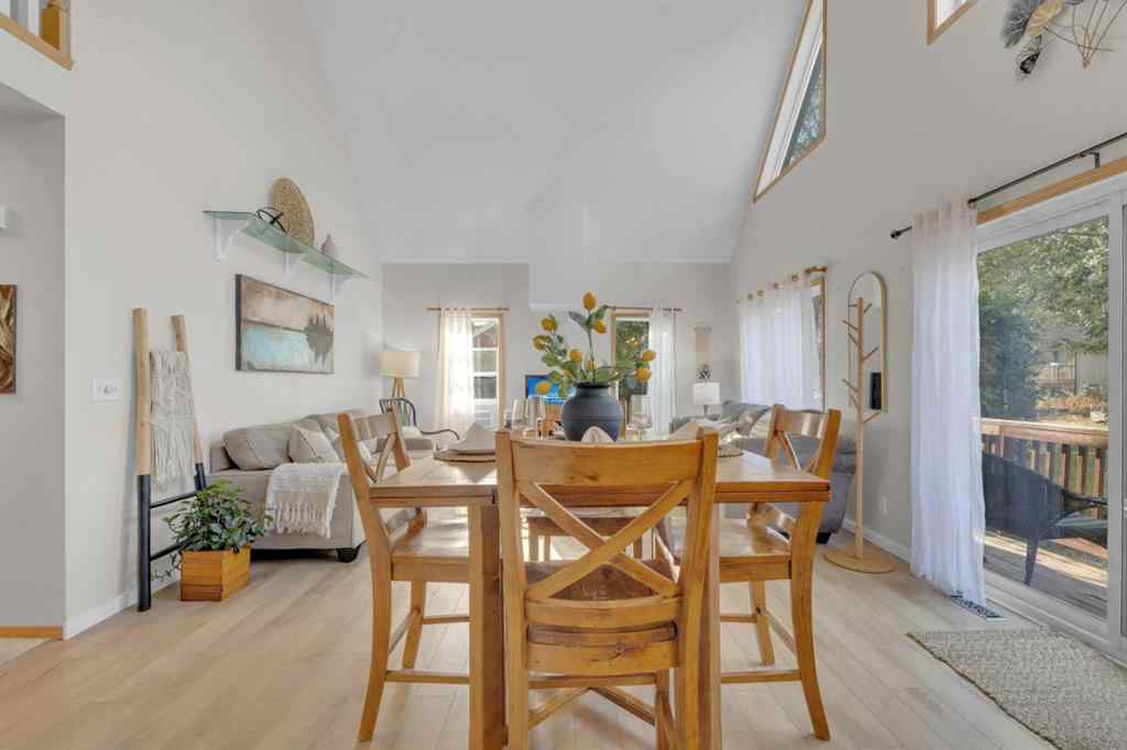 MLS® A2264251 - 5023 36 Street  in Cottage Area Sylvan Lake, Residential