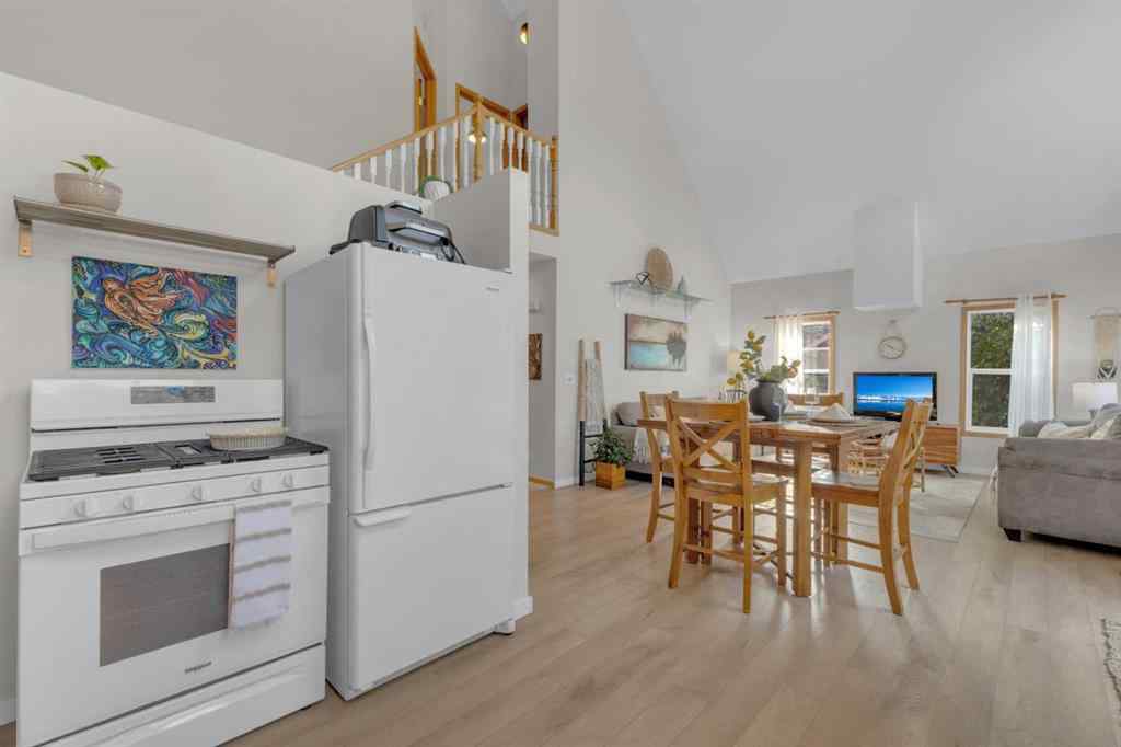 MLS® A2264251 - 5023 36 Street  in Cottage Area Sylvan Lake, Residential