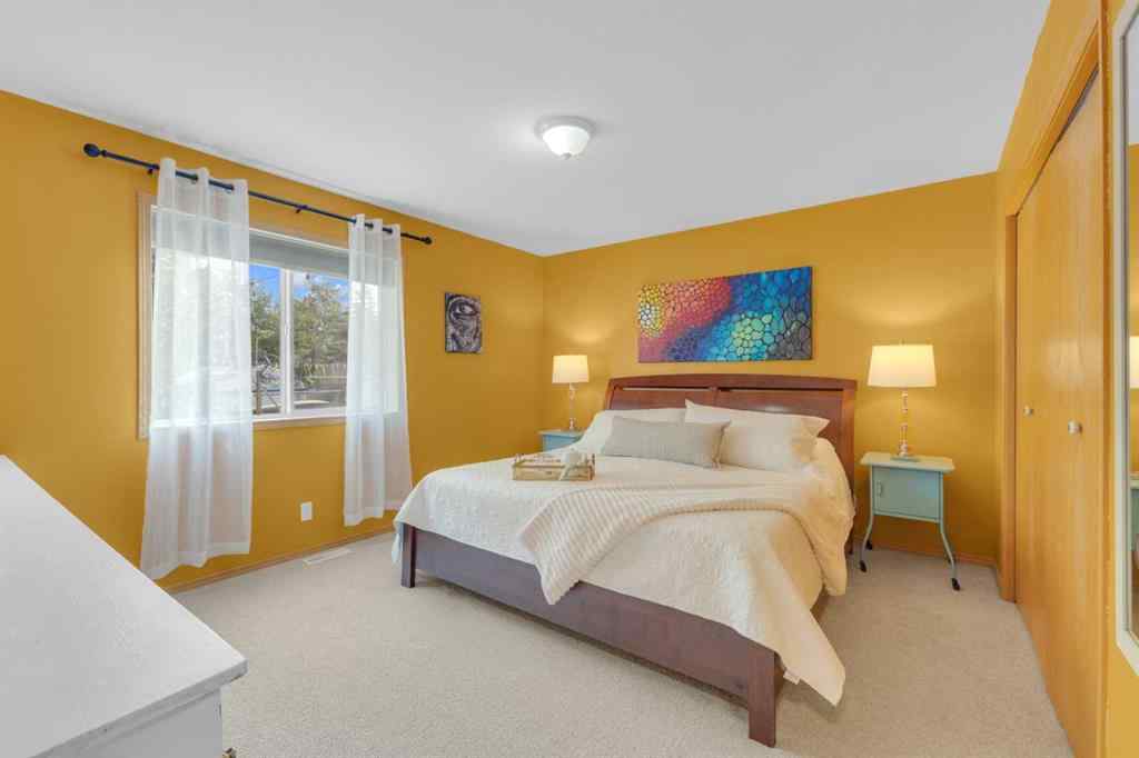 MLS® A2264251 - 5023 36 Street  in Cottage Area Sylvan Lake, Residential