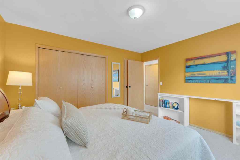 MLS® A2264251 - 5023 36 Street  in Cottage Area Sylvan Lake, Residential