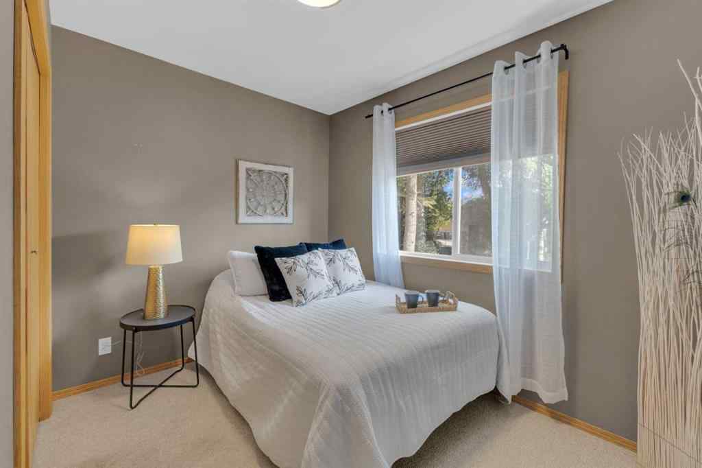 MLS® A2264251 - 5023 36 Street  in Cottage Area Sylvan Lake, Residential