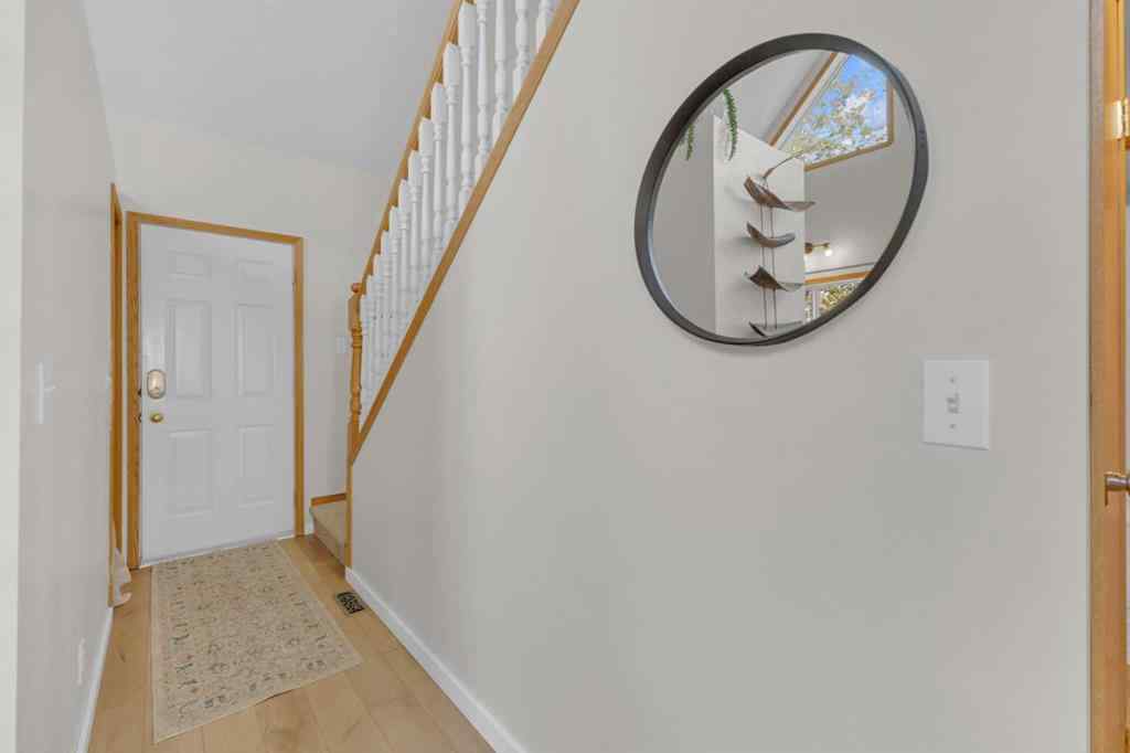 MLS® A2264251 - 5023 36 Street  in Cottage Area Sylvan Lake, Residential