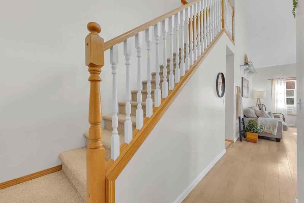 MLS® A2264251 - 5023 36 Street  in Cottage Area Sylvan Lake, Residential