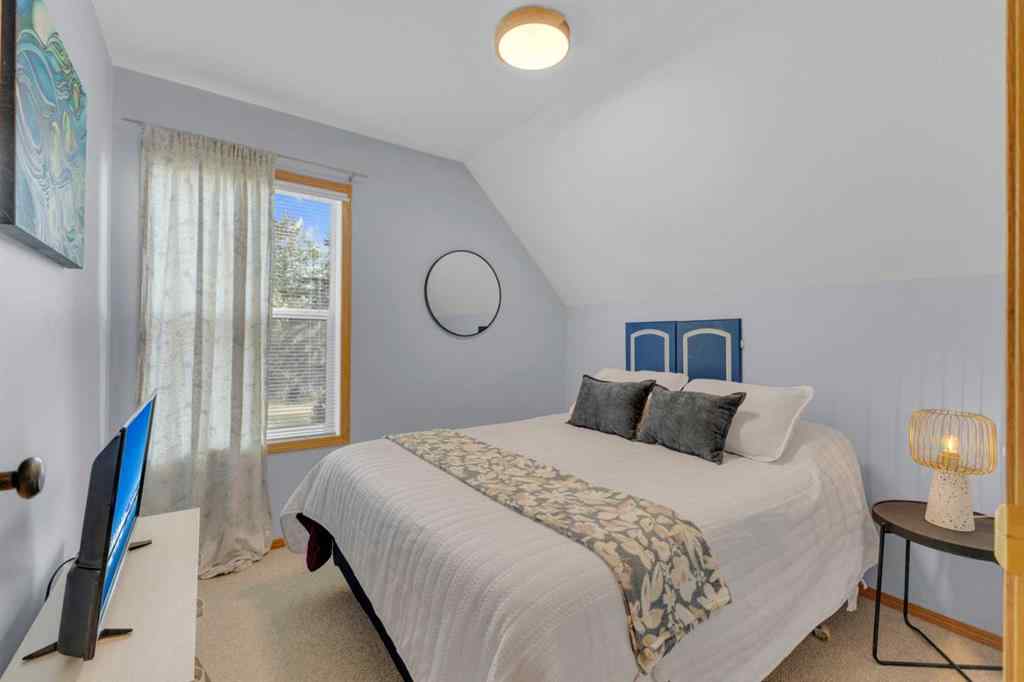 MLS® A2264251 - 5023 36 Street  in Cottage Area Sylvan Lake, Residential