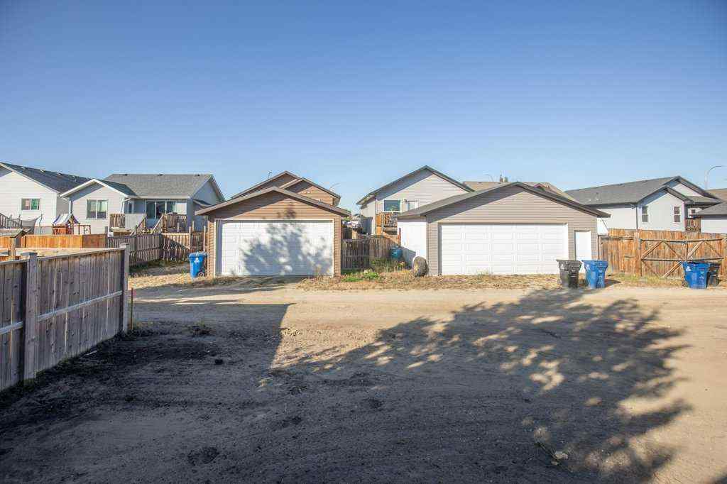 MLS® A2264257 - 151 Cedar Square  in Cottonwood Estates Blackfalds, Residential