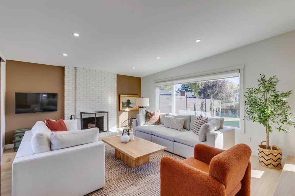 MLS® A2264258 - 419 Parkview Crescent SE in Parkland Calgary, Residential