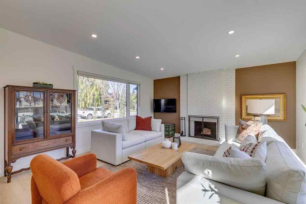 MLS® A2264258 - 419 Parkview Crescent SE in Parkland Calgary, Residential