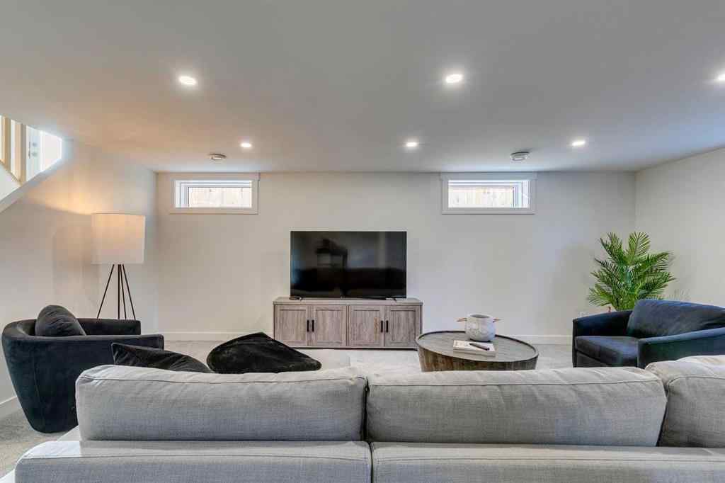 MLS® A2264258 - 419 Parkview Crescent SE in Parkland Calgary, Residential