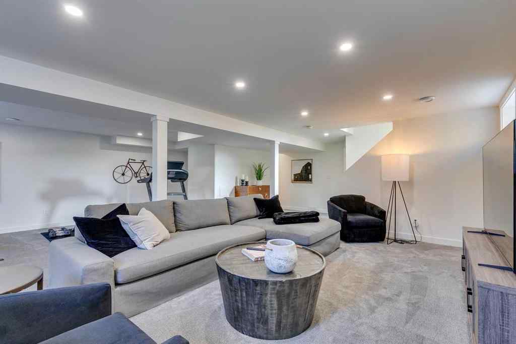 MLS® A2264258 - 419 Parkview Crescent SE in Parkland Calgary, Residential