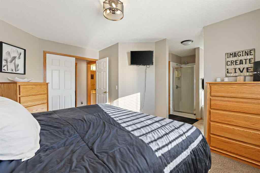 MLS® A2264260 - 68 Douglas Glen Crescent SE in Douglasdale/Glen Calgary, Residential