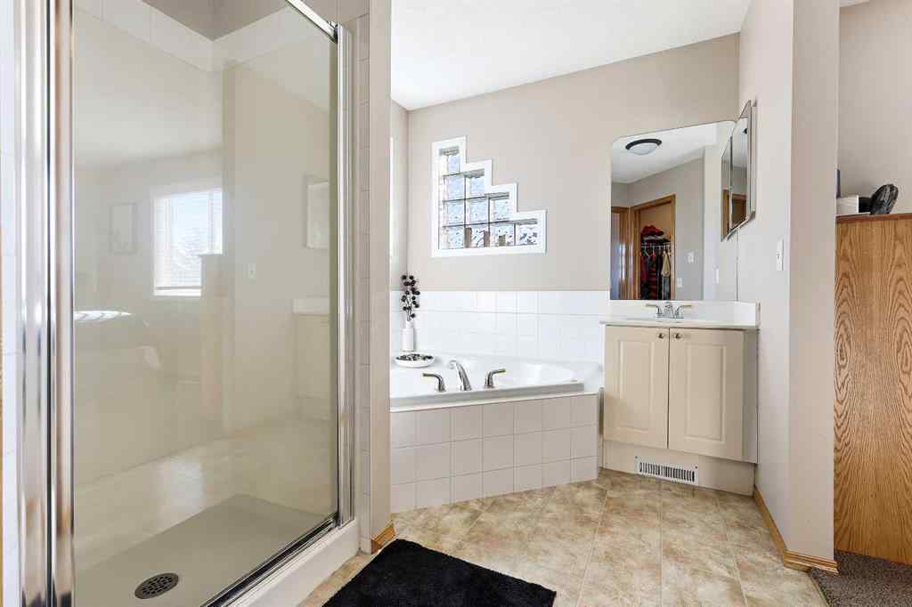 MLS® A2264260 - 68 Douglas Glen Crescent SE in Douglasdale/Glen Calgary, Residential