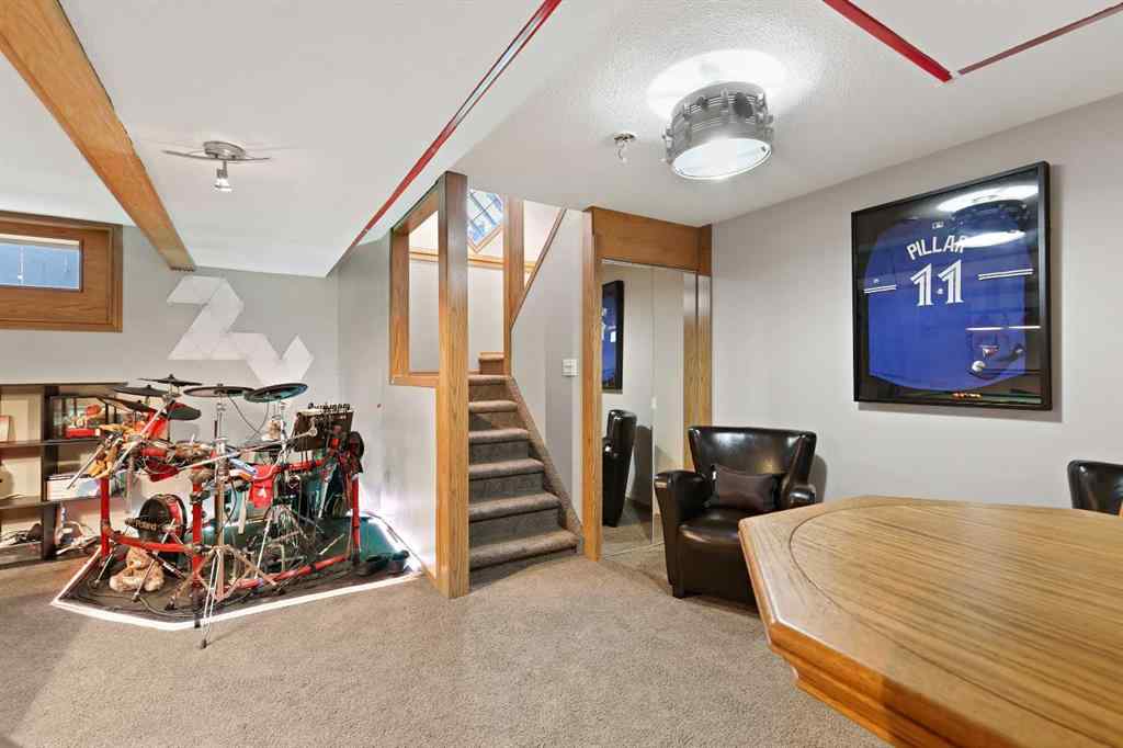 MLS® A2264260 - 68 Douglas Glen Crescent SE in Douglasdale/Glen Calgary, Residential