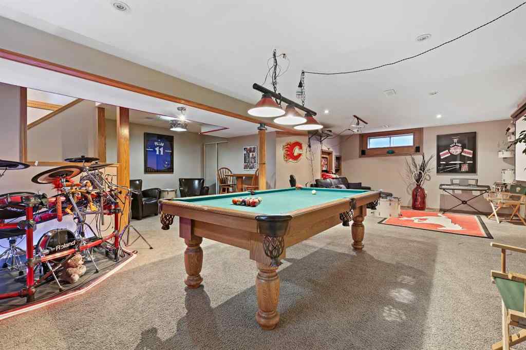 MLS® A2264260 - 68 Douglas Glen Crescent SE in Douglasdale/Glen Calgary, Residential