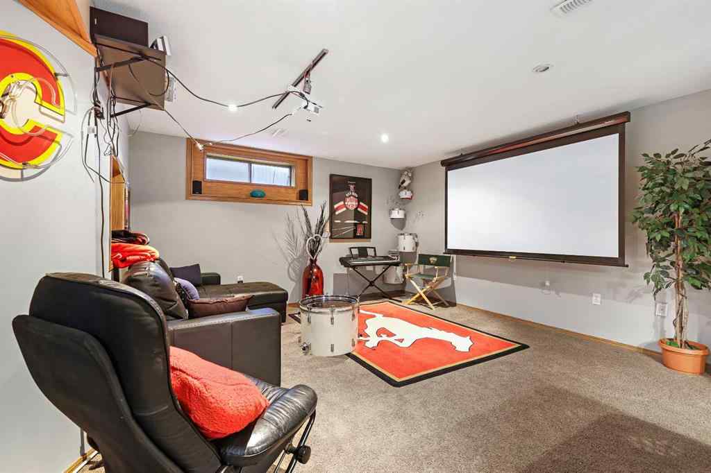 MLS® A2264260 - 68 Douglas Glen Crescent SE in Douglasdale/Glen Calgary, Residential