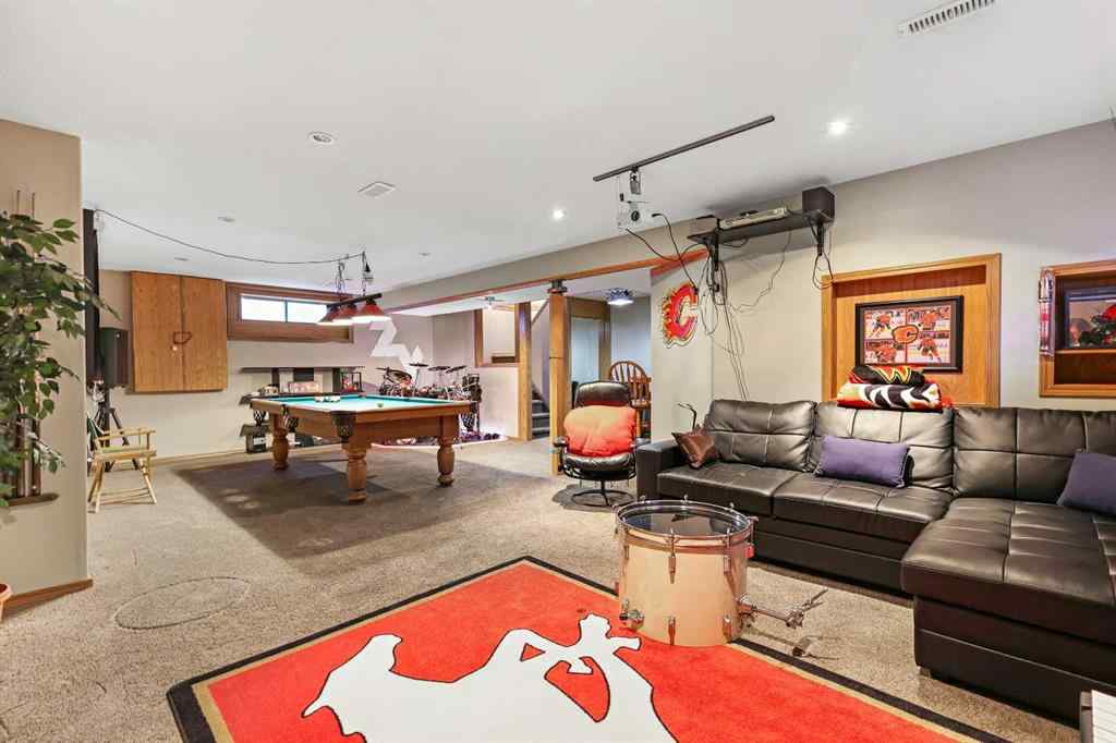 MLS® A2264260 - 68 Douglas Glen Crescent SE in Douglasdale/Glen Calgary, Residential