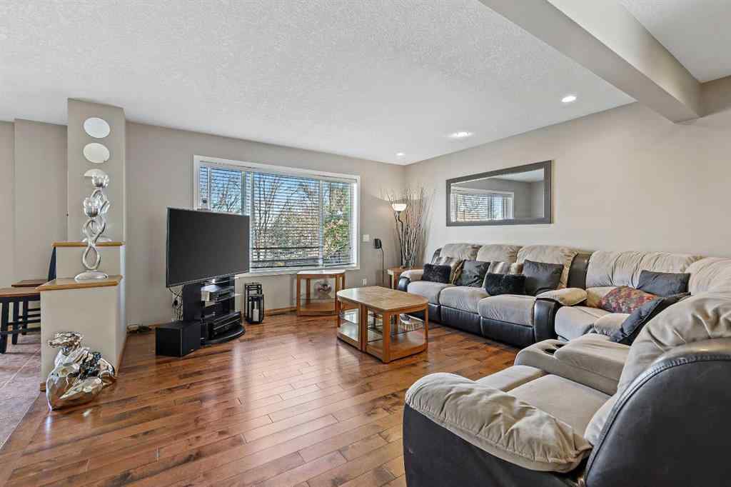 MLS® A2264260 - 68 Douglas Glen Crescent SE in Douglasdale/Glen Calgary, Residential