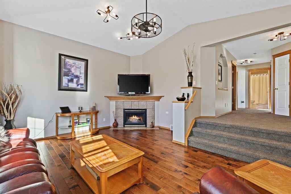 MLS® A2264260 - 68 Douglas Glen Crescent SE in Douglasdale/Glen Calgary, Residential