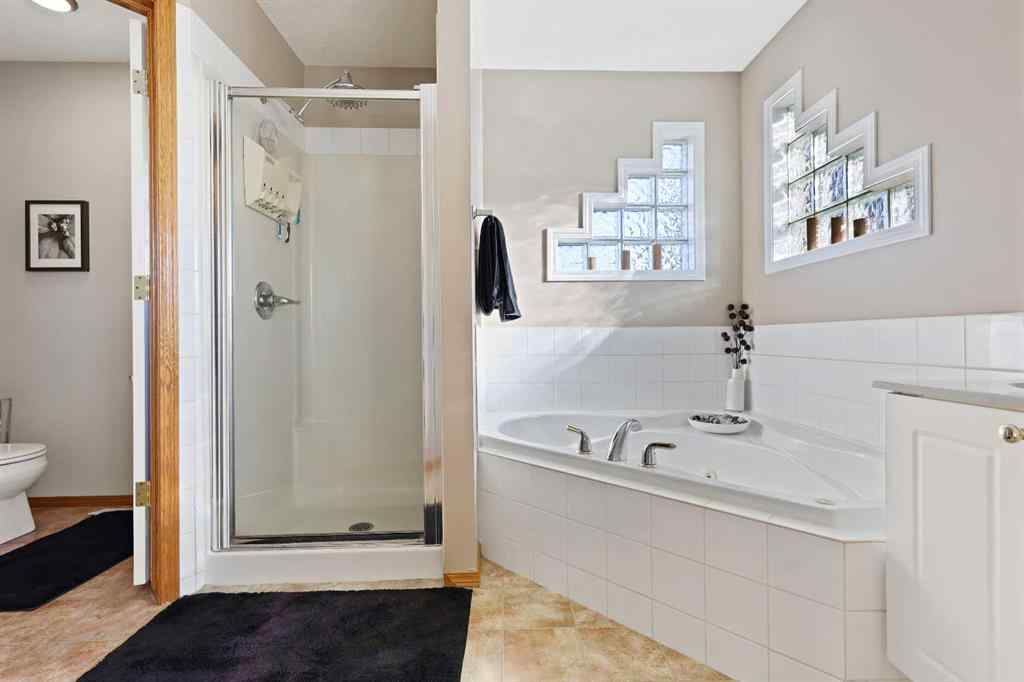 MLS® A2264260 - 68 Douglas Glen Crescent SE in Douglasdale/Glen Calgary, Residential