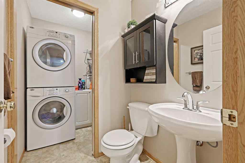 MLS® A2264260 - 68 Douglas Glen Crescent SE in Douglasdale/Glen Calgary, Residential