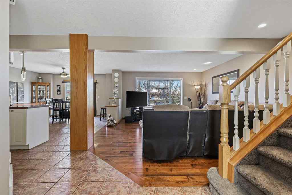 MLS® A2264260 - 68 Douglas Glen Crescent SE in Douglasdale/Glen Calgary, Residential