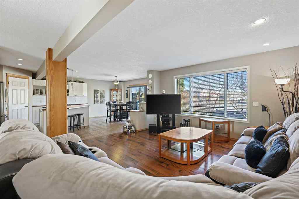 MLS® A2264260 - 68 Douglas Glen Crescent SE in Douglasdale/Glen Calgary, Residential