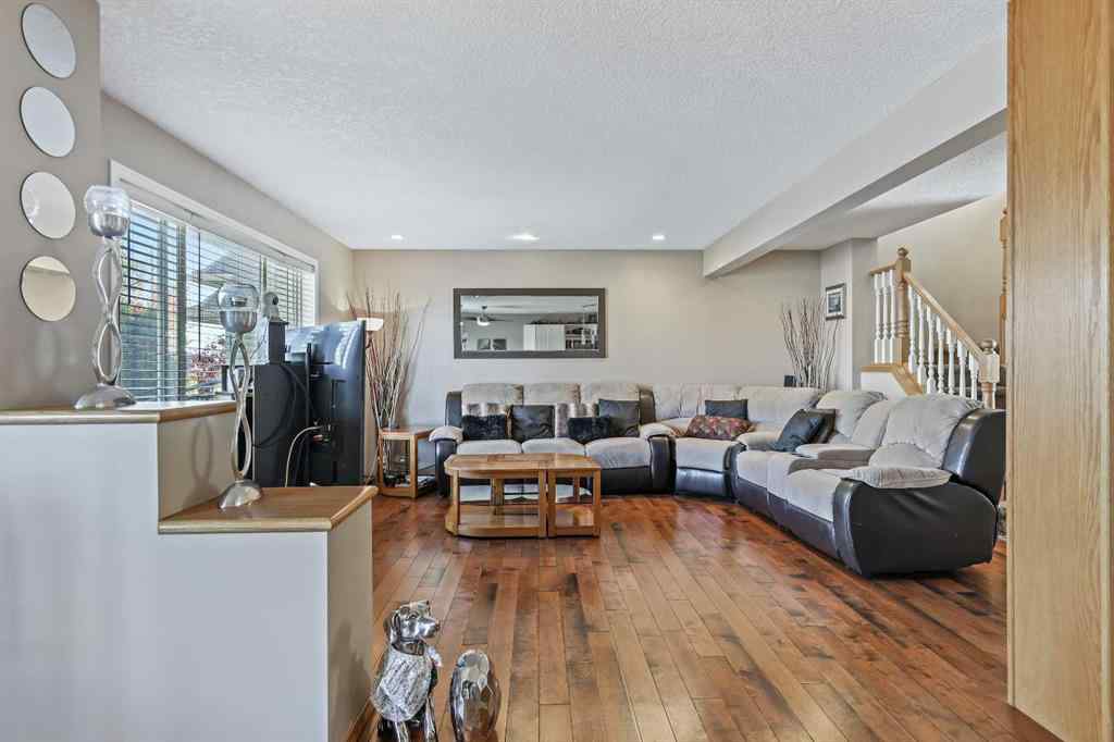 MLS® A2264260 - 68 Douglas Glen Crescent SE in Douglasdale/Glen Calgary, Residential