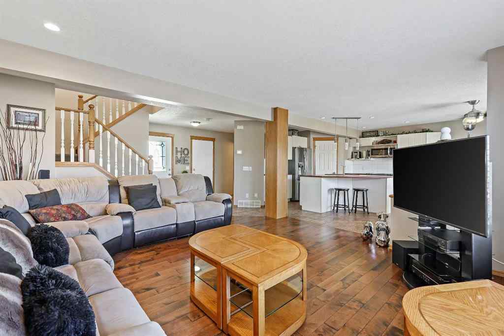 MLS® A2264260 - 68 Douglas Glen Crescent SE in Douglasdale/Glen Calgary, Residential