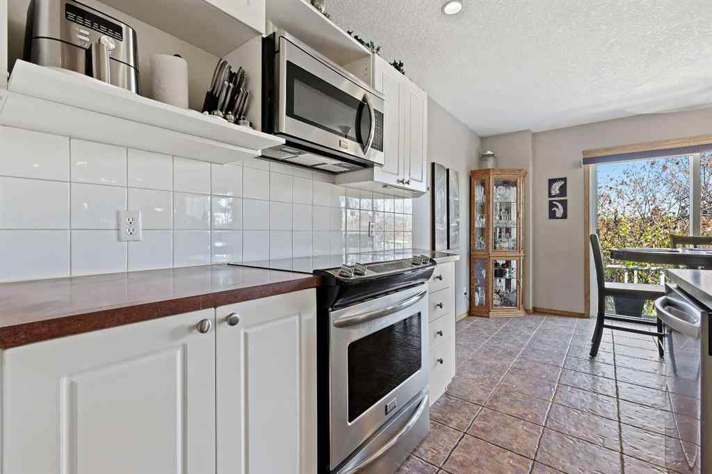 MLS® A2264260 - 68 Douglas Glen Crescent SE in Douglasdale/Glen Calgary, Residential