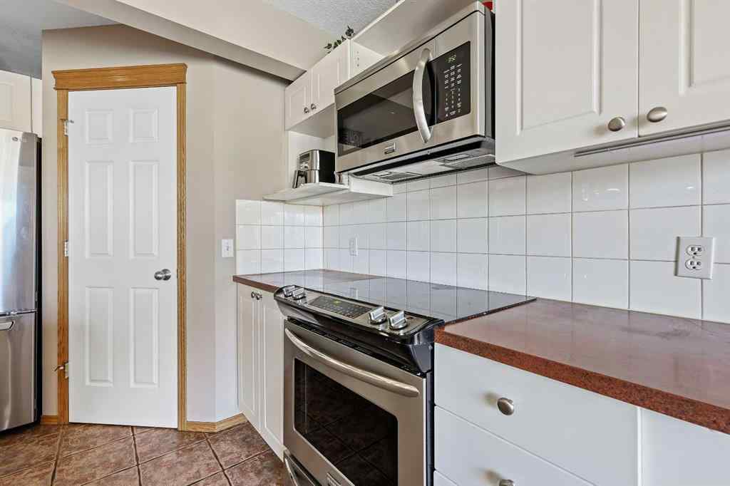 MLS® A2264260 - 68 Douglas Glen Crescent SE in Douglasdale/Glen Calgary, Residential