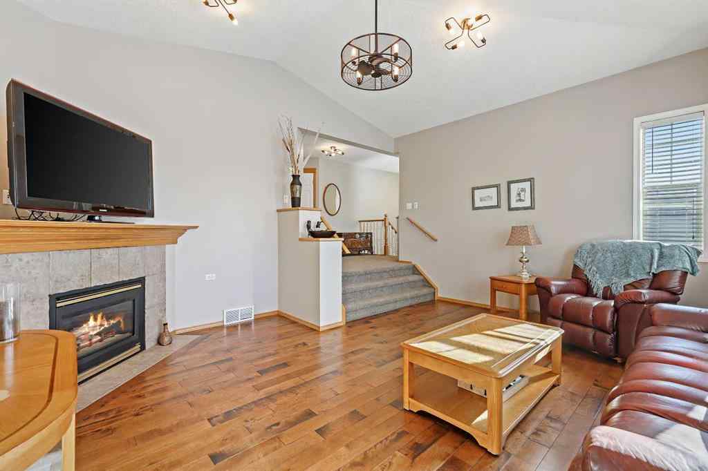 MLS® A2264260 - 68 Douglas Glen Crescent SE in Douglasdale/Glen Calgary, Residential