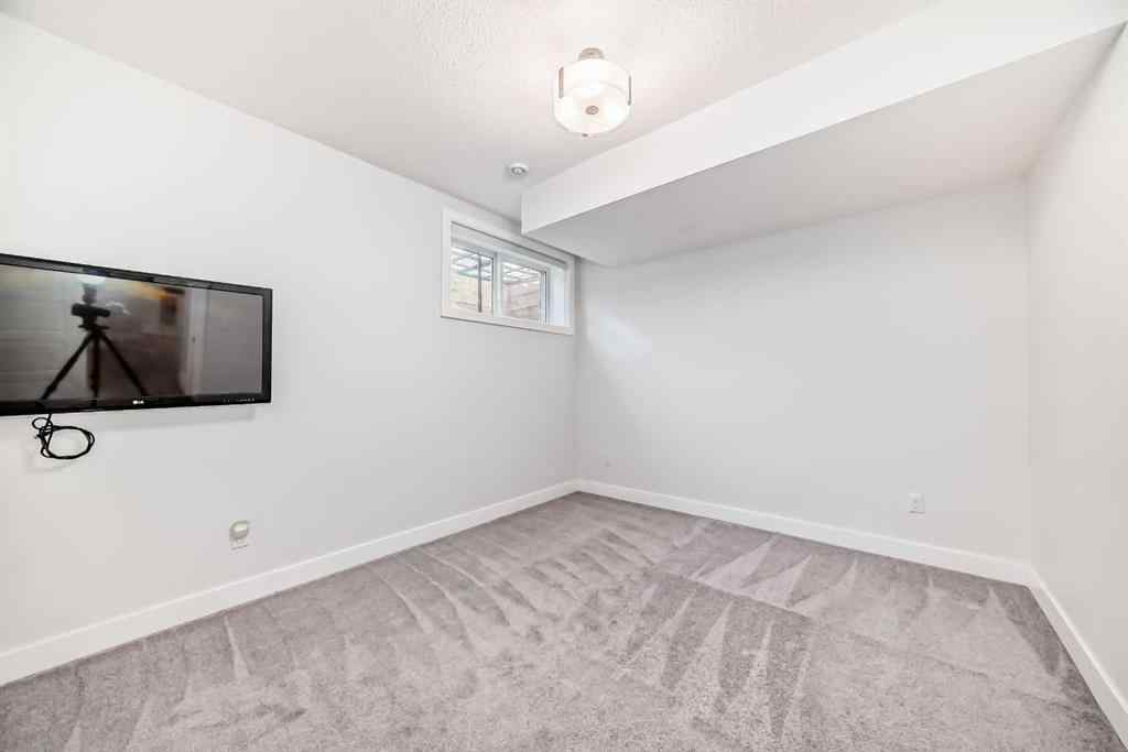 MLS® A2264262 - 3211 16 Street SW in South Calgary Calgary, Residential