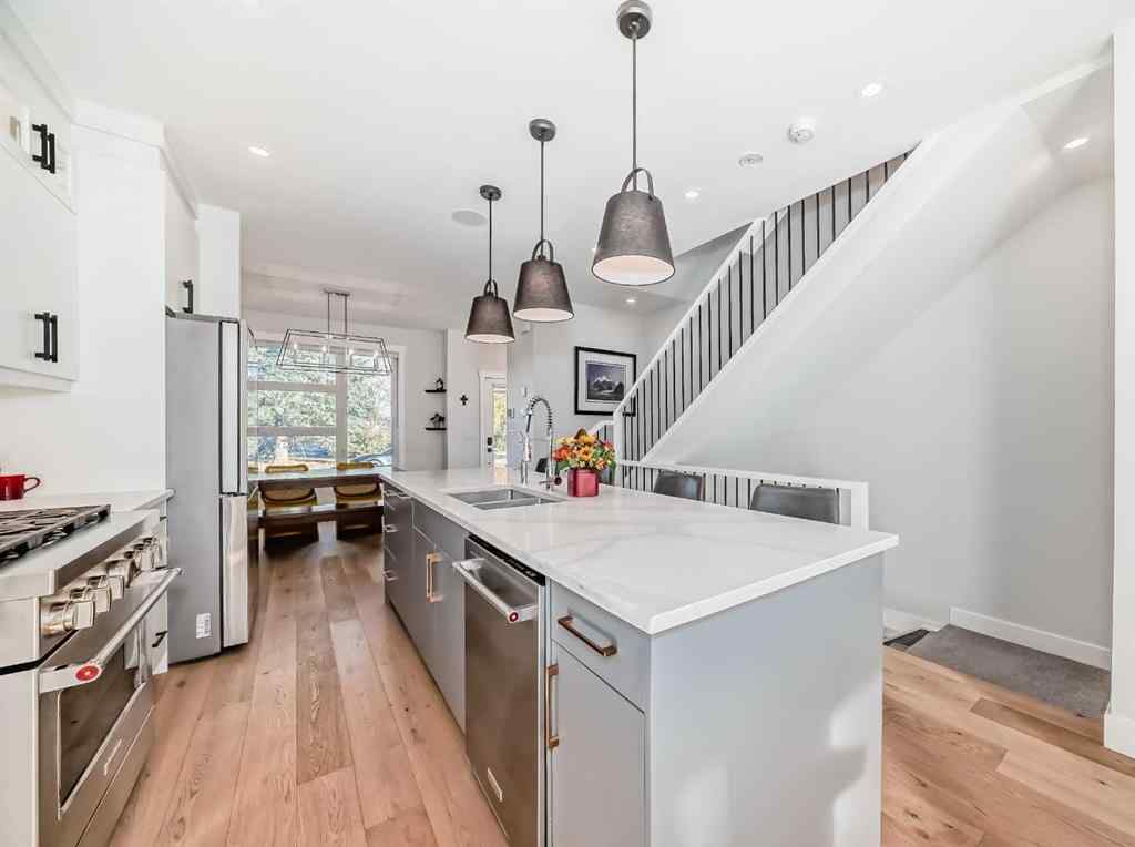 MLS® A2264262 - 3211 16 Street SW in South Calgary Calgary, Residential