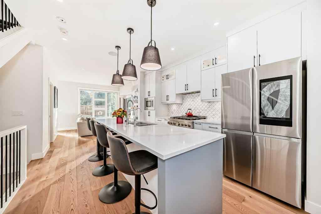 MLS® A2264262 - 3211 16 Street SW in South Calgary Calgary, Residential