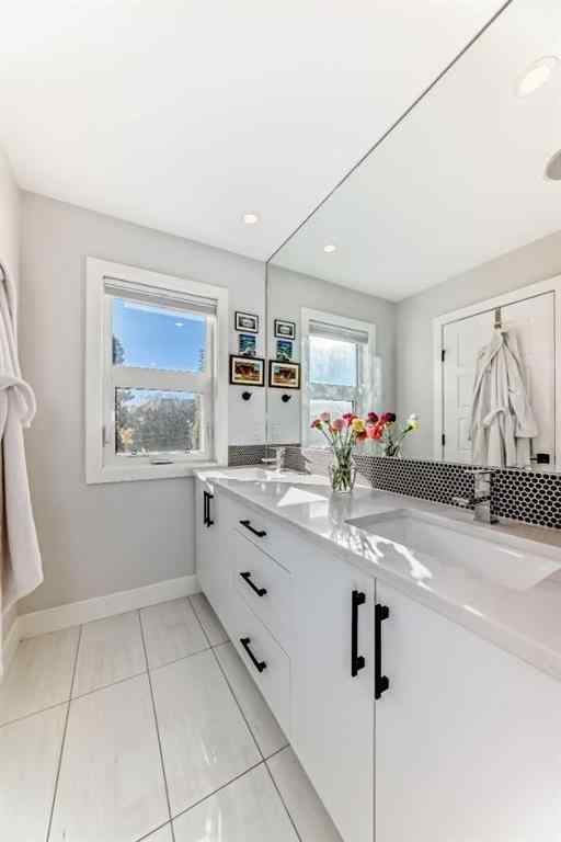 MLS® A2264262 - 3211 16 Street SW in South Calgary Calgary, Residential